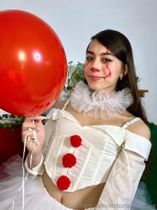 [Victoria Salvatore] Pennywise (IT) - trans