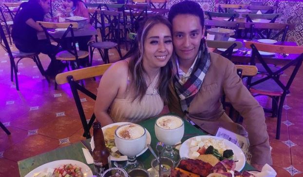 Frente a la cámara es todo una puta MX