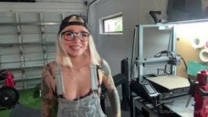 [VIDEO] Babyfooji peachtot tomboy gf shows you her garage and ends up having a twitchy