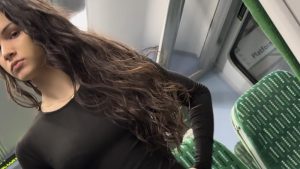 Flaca hermosa y ojetuda calzitas