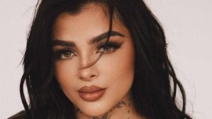 Karely Ruiz le crecieron las tetas durante el embarazo